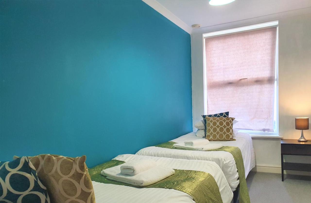 Old Town Apartments Суиндон Экстерьер фото