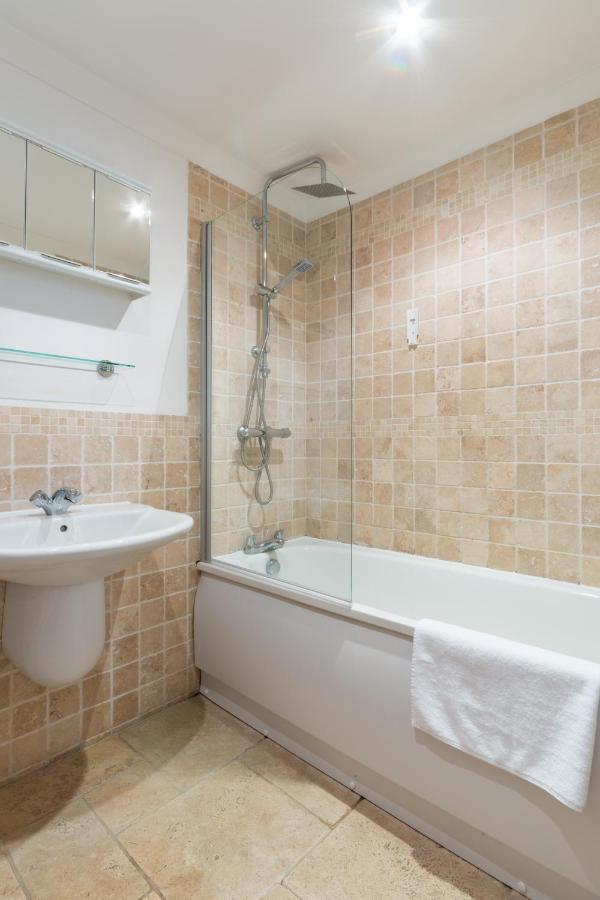 Old Town Apartments Суиндон Экстерьер фото